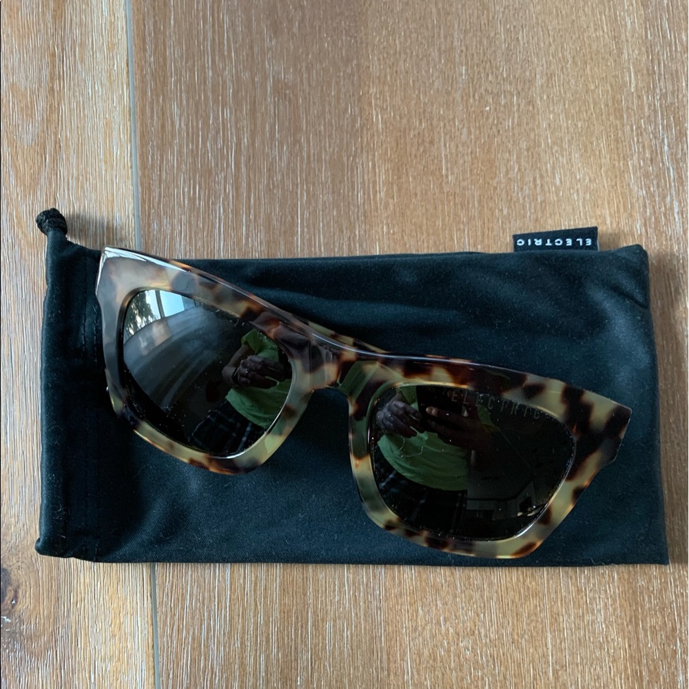 Electric Crasher Tortoise Sunnies